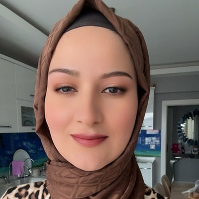 Esma ile Her Telden